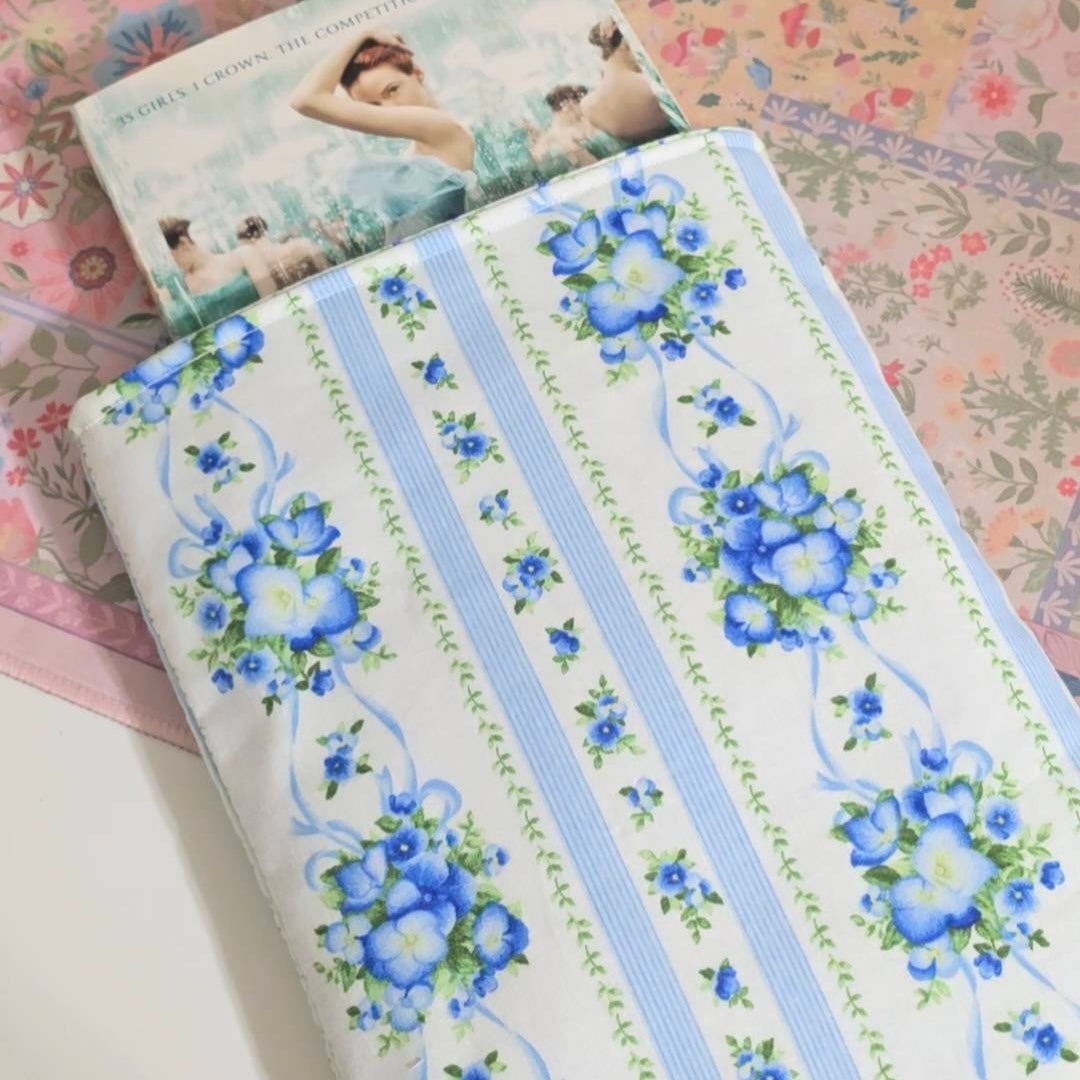 Blue Floral Book Sleeve (paperback)