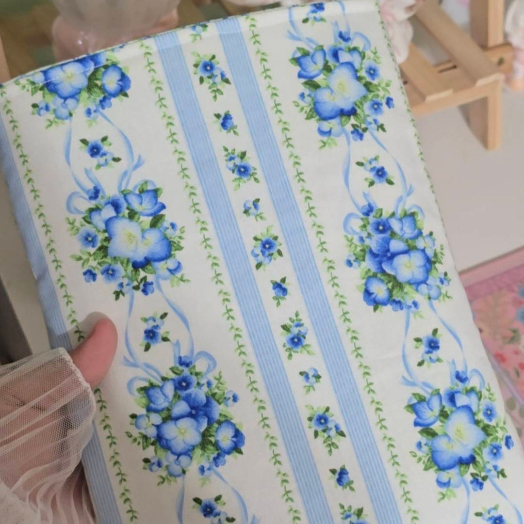 Blue Floral Book Sleeve (paperback)