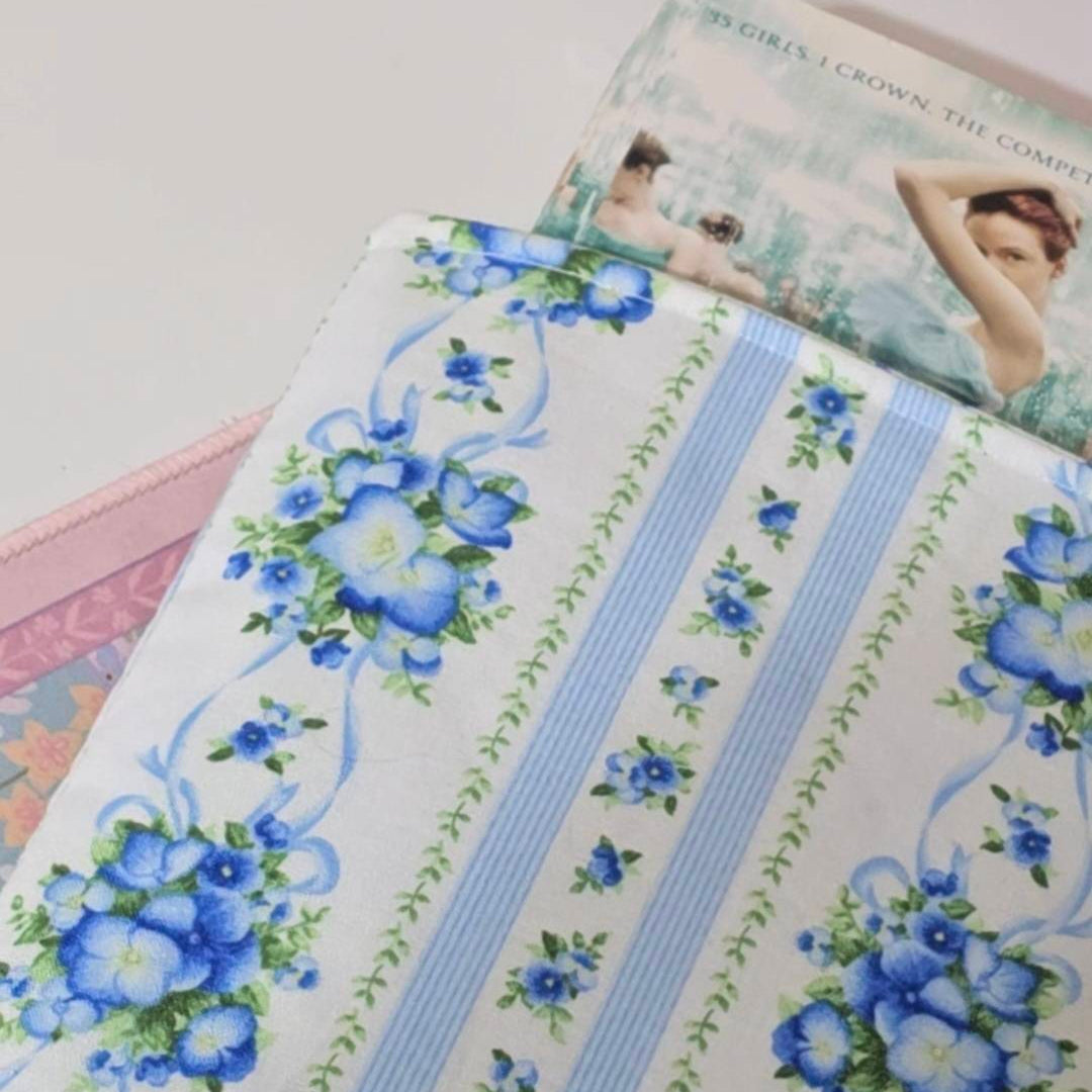 Blue Floral Book Sleeve (paperback)