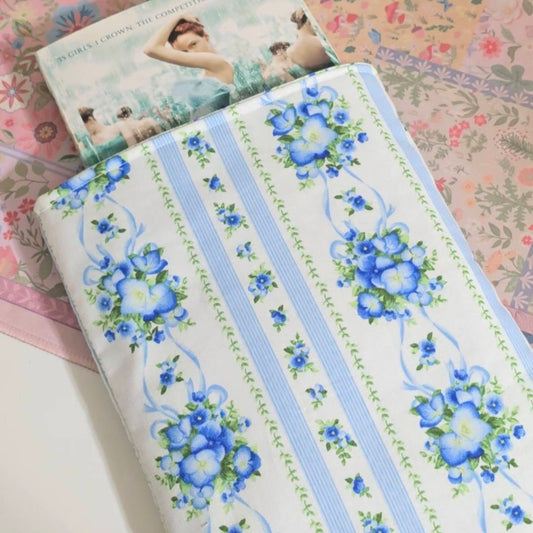 Blue Floral Book Sleeve (paperback)